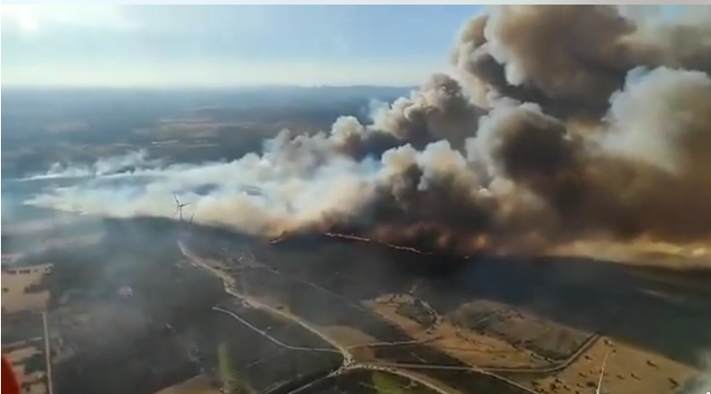 Efectivos trabajan en la extinción de un nuevo incendio en Zamora